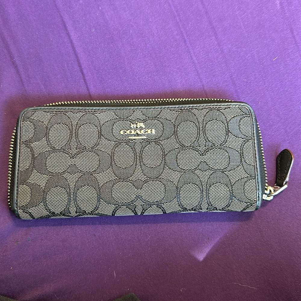 coach zipper wallet